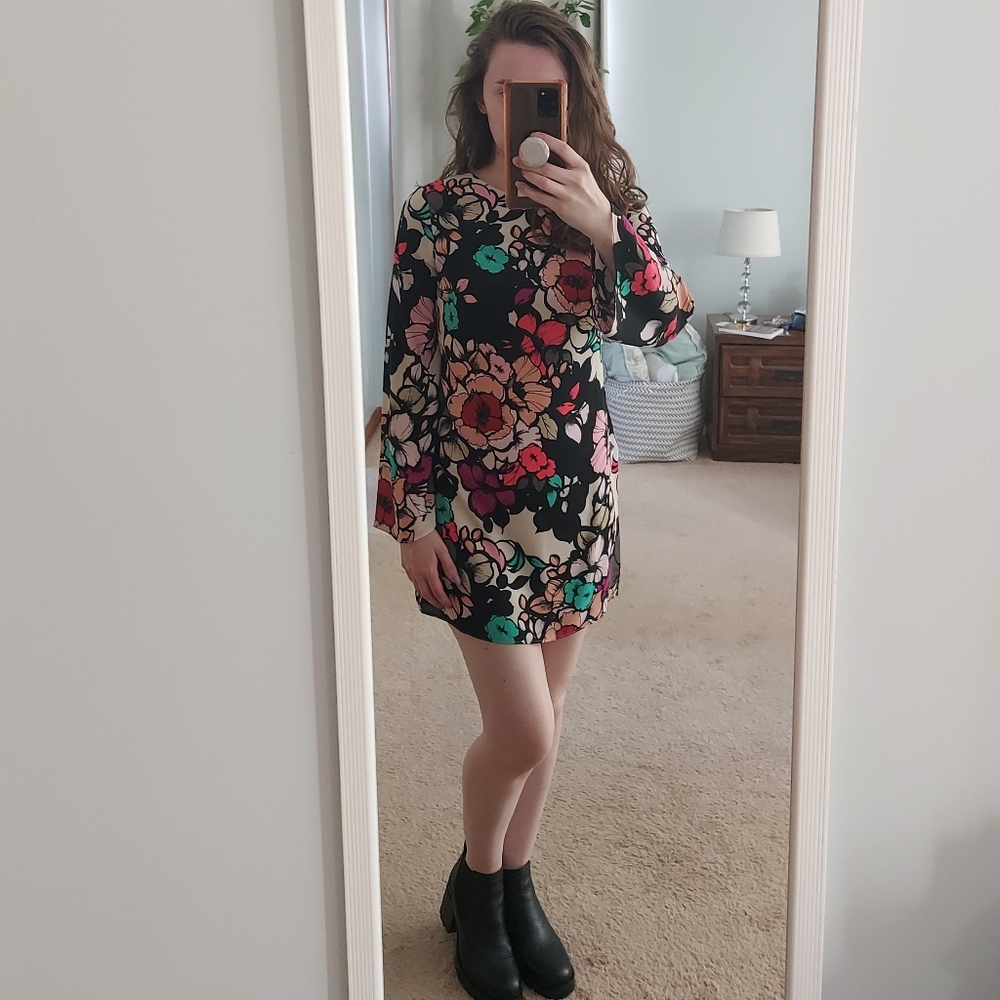 Stunning floral long bell sleeve open back Express dress size 0